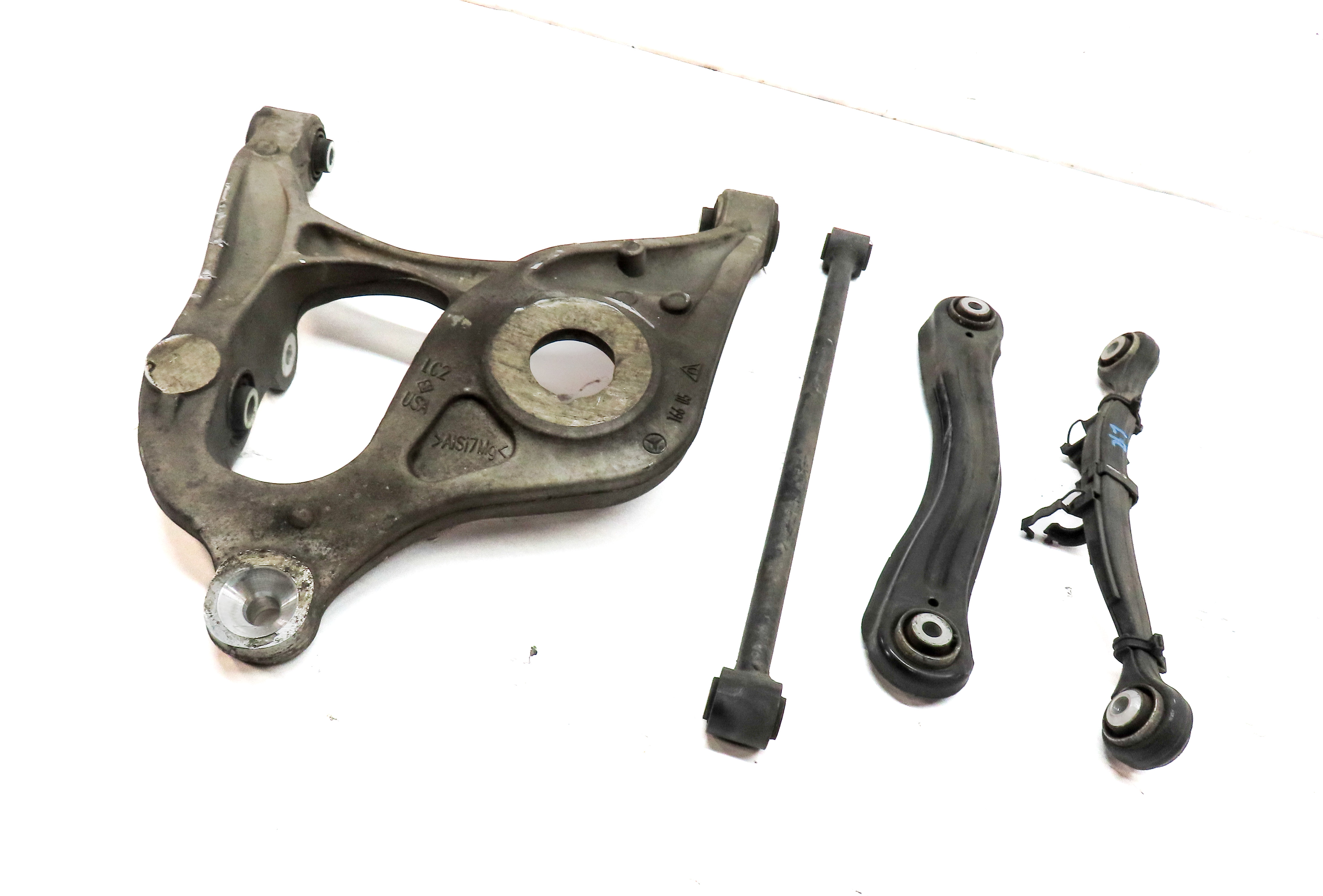 2012-2019 MERCEDES GL350 GL450 GL550 ML350 (W166 X166) LEFT REAR CONTROL ARM SET — exact item pictured